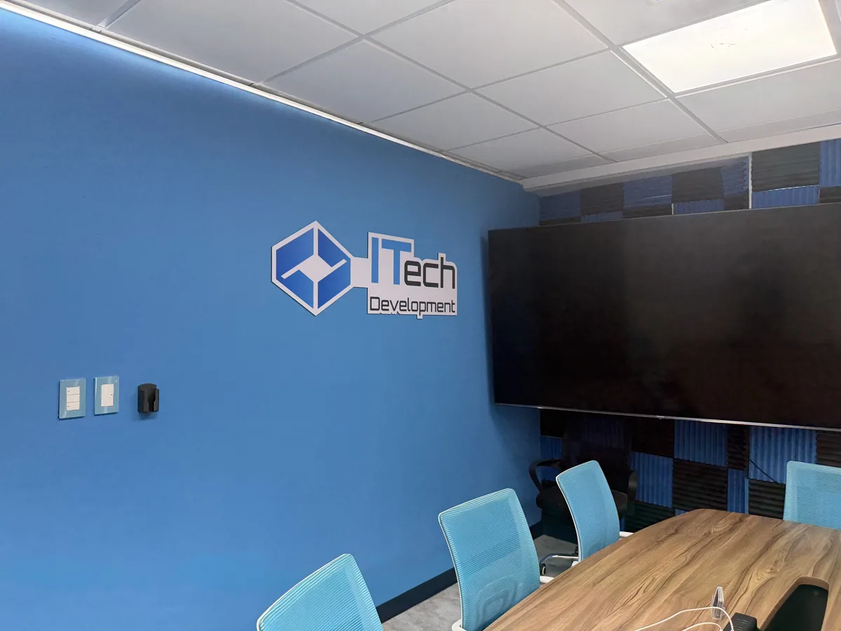 Sala de juntas de las oficinas de ITECHDEV en Monterrey